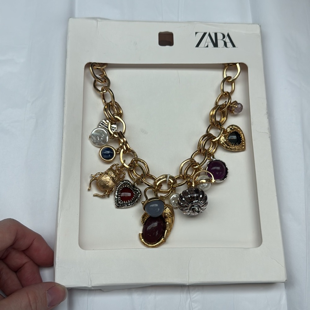 *NEW* ZARA CHAIN LINKED CHARM BEETLE NECKLACE - Picture 3 of 3